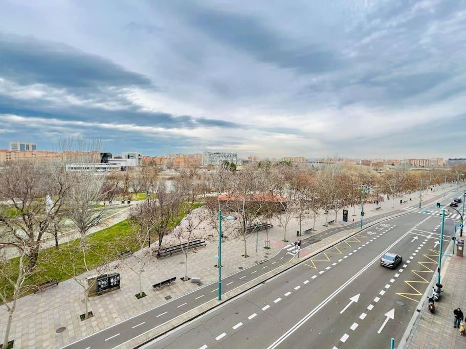 A Orillas Del Pilar Con Parking Saragossa Zewnętrze zdjęcie