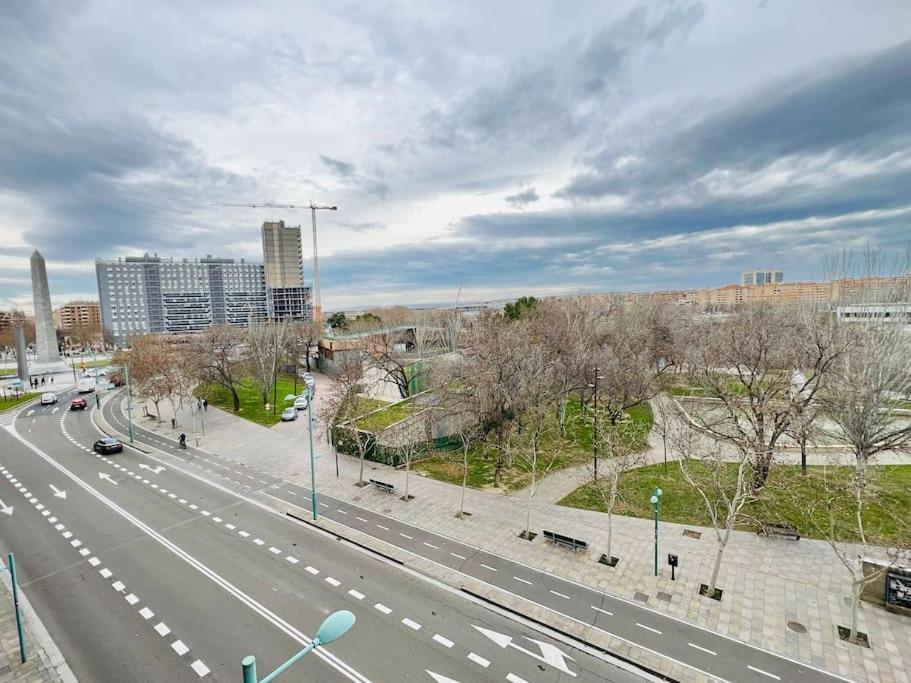 A Orillas Del Pilar Con Parking Saragossa Zewnętrze zdjęcie