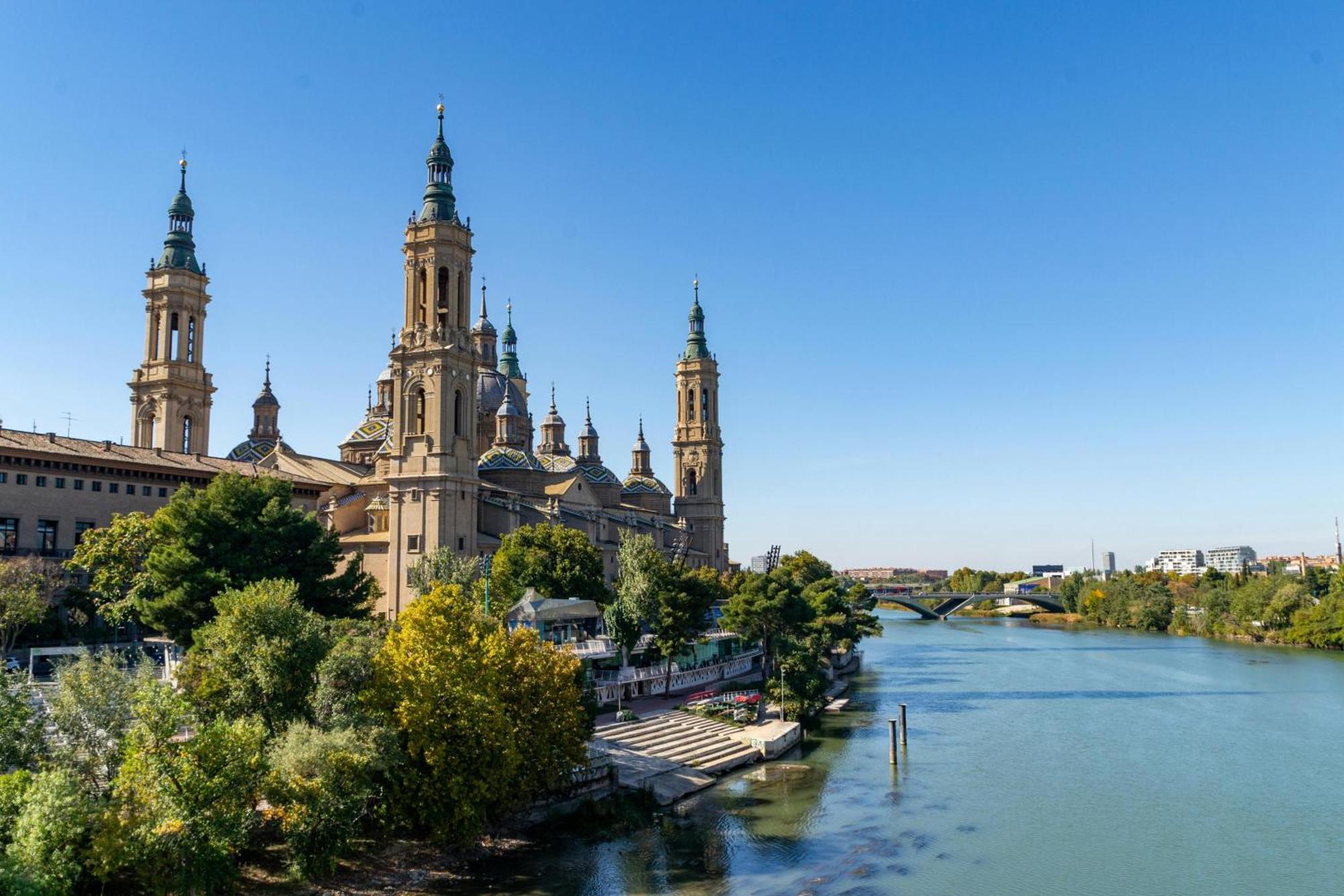 A Orillas Del Pilar Con Parking Saragossa Zewnętrze zdjęcie