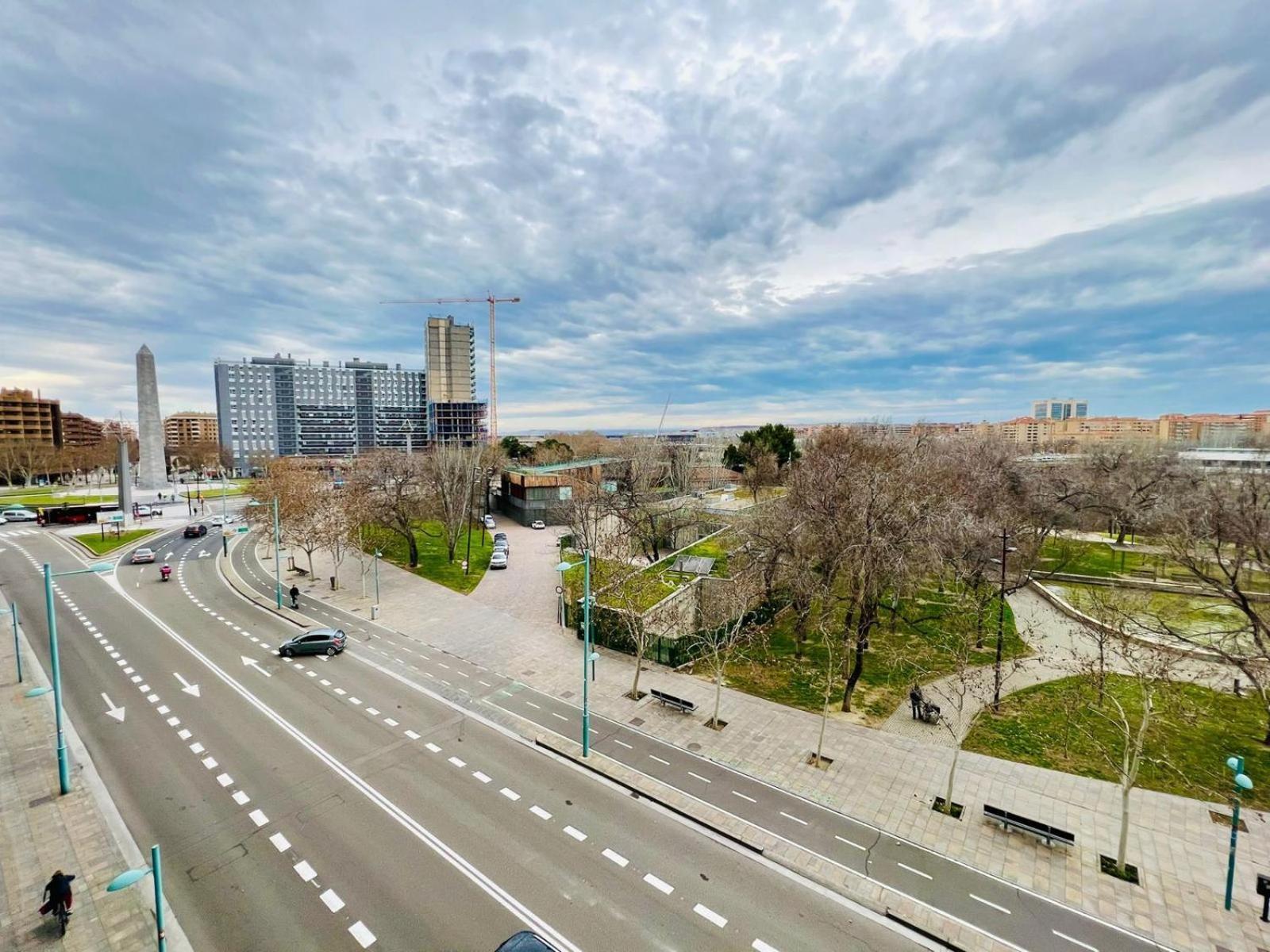 A Orillas Del Pilar Con Parking Saragossa Zewnętrze zdjęcie